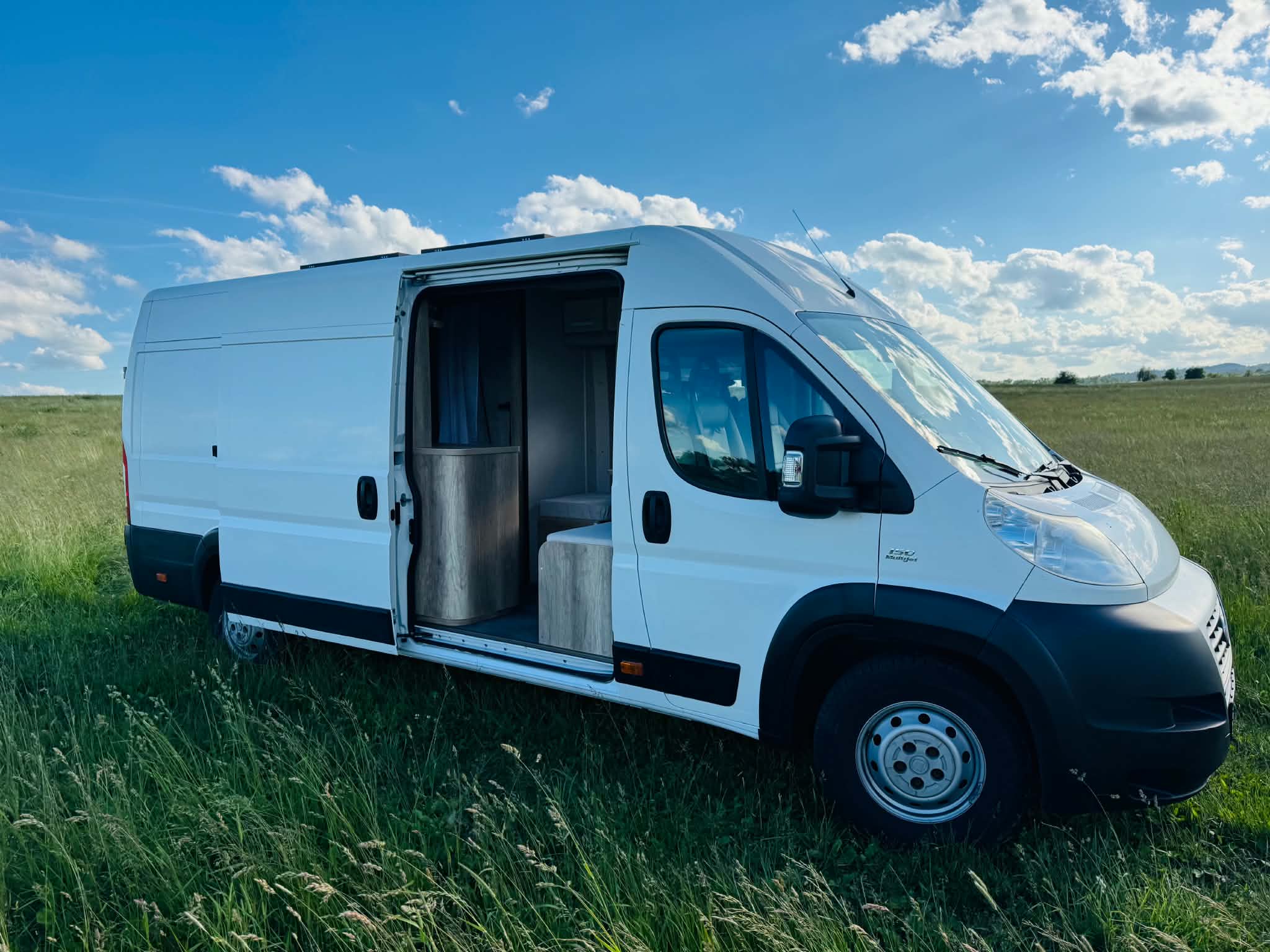 Moderní campervan Fiat Ducato 2012 - pronájem s veškerým vybavením — foto 1